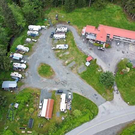 Pioneer Inn By The River Port Hardy Buitenkant foto