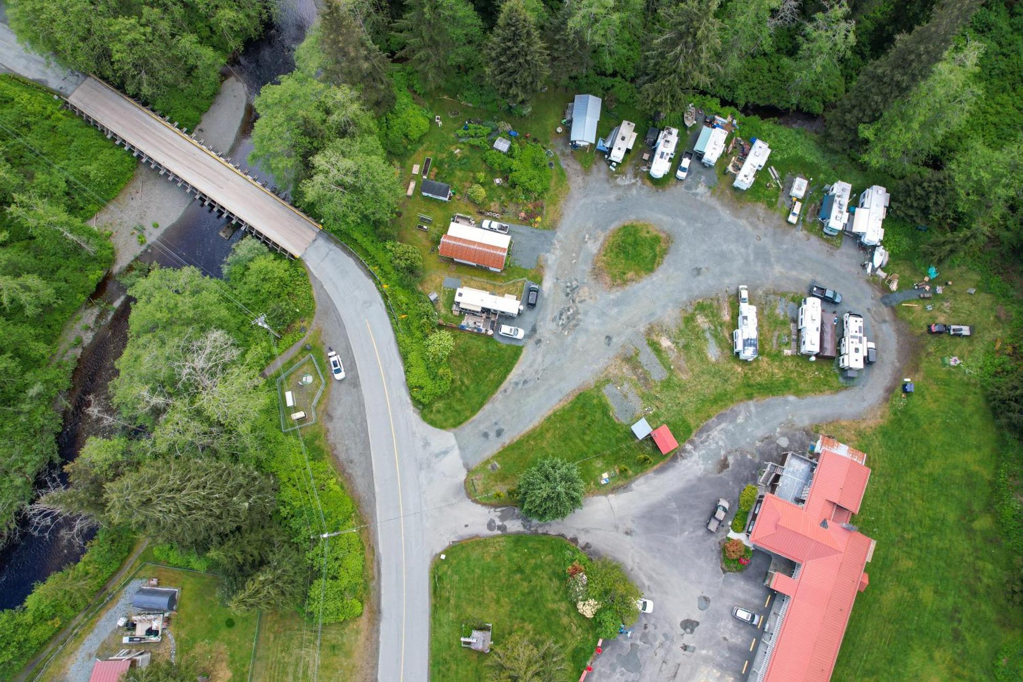 Pioneer Inn By The River Port Hardy Buitenkant foto